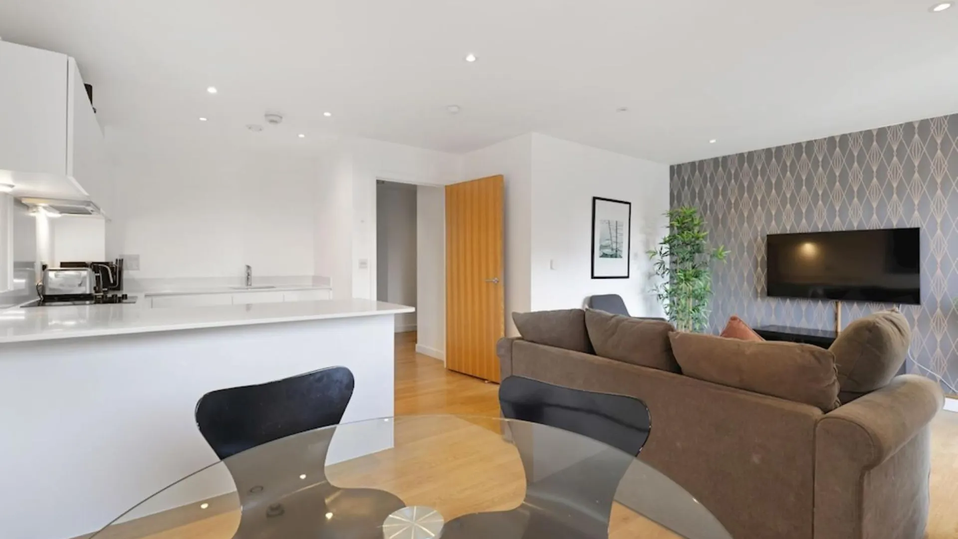 London East Side Wharf 2 Bed Apartment United Kingdom